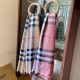 Burberry Burberry classic counter models, counter synchronization cashmere plaid square scarf spot seconds closet essential classic models VIP recommended!!!! Early fall classic barber cashmere barber square scarf Soft t