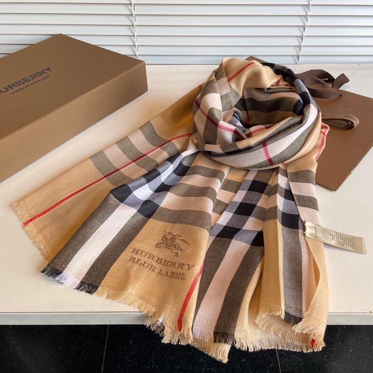 Burberry Burberry classic counter models, counter synchronization cashmere plaid square scarf spot seconds closet essential classic models VIP recommended!!!! Early fall classic barber cashmere barber square scarf Soft t