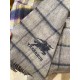 . Burberry original single counter small shawl, the domestic counter has not been put on sale    100% top cashmere material   very warm   soft skin-friendly, do not tie the neck   classic Burberry plaid reversible design