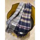 . Burberry original single counter small shawl, the domestic counter has not been put on sale    100% top cashmere material   very warm   soft skin-friendly, do not tie the neck   classic Burberry plaid reversible design