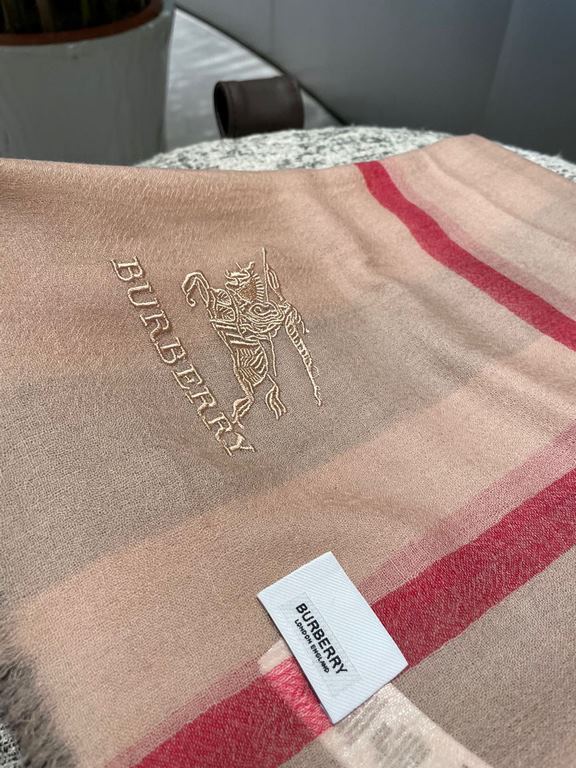 Burberry formal series goods exclusively for flagship store vip      top Scotland imported cashmere   incomparable noble elegance Intellectual style   simple atmospheric design   absolute Not fancy style Ring velvet prod