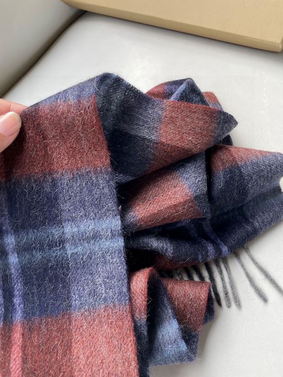 Burberry Bur unisex cashmere plaid looks crazy good, so stylish and glamorous!!!! Very svelte and stylish fallwinter piece! Really love it, very Classical k style design. 100% cashmere, feel really absolute! Forward and 