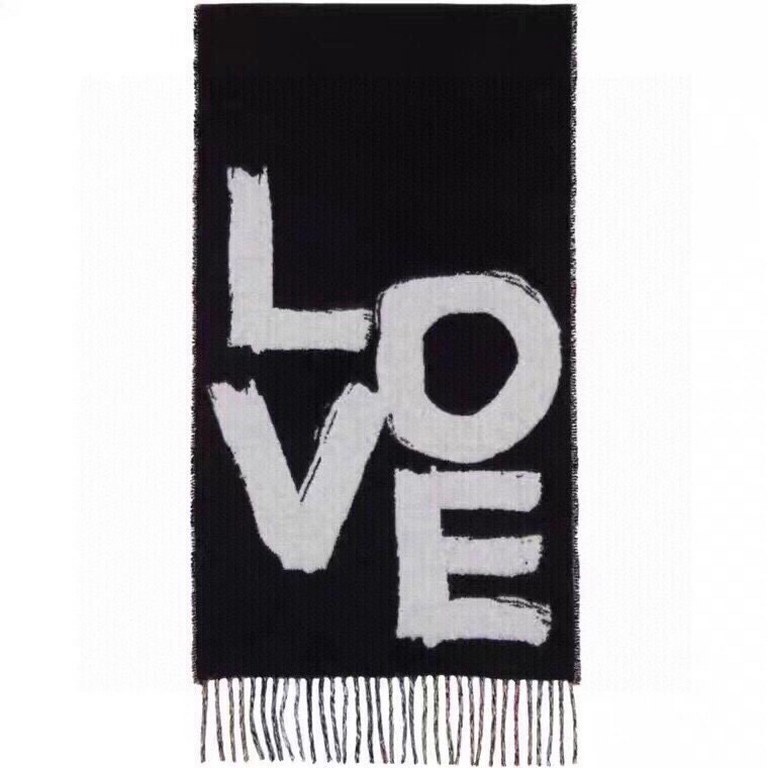 Burberry - Burberry's latest models of reversible scarves   one side of the plain LOVE, one side of the classic plaid   very stylish design! 180  30cm, is a charming embodiment of elegant art! Scarf style men and women u