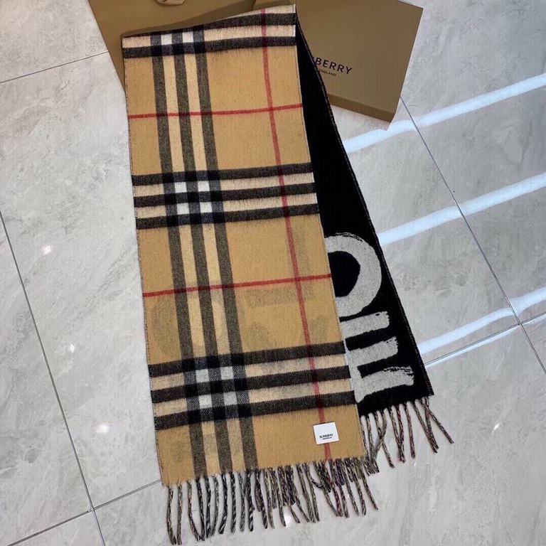 Burberry - Burberry's latest models of reversible scarves   one side of the plain LOVE, one side of the classic plaid   very stylish design! 180  30cm, is a charming embodiment of elegant art! Scarf style men and women u