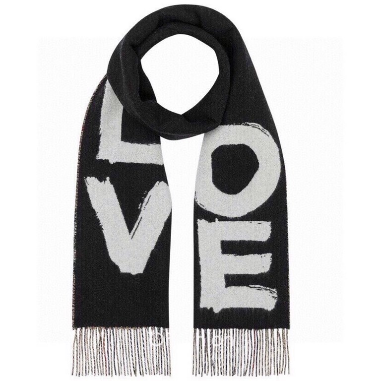 Burberry - Burberry's latest models of reversible scarves   one side of the plain LOVE, one side of the classic plaid   very stylish design! 180  30cm, is a charming embodiment of elegant art! Scarf style men and women u