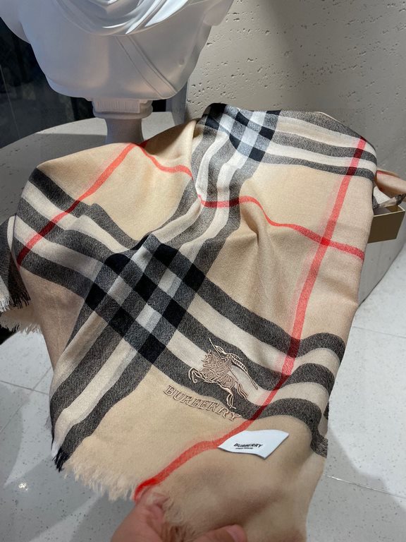 Burberry genuine series goods exclusively for flagship store vip      top Scotland imported cashmere   incomparable noble elegance intellectual style   simple atmospheric design   absolute Not fancy style Ring velvet pro