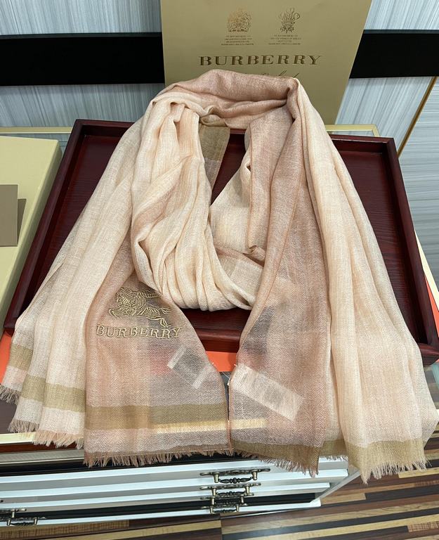 New Burberry   heavy recommended   too beautiful   hot N years of plaid, everyone likes   when the hipsters have several Ba family scarves in the closet,   change a scarf is enough to make you have a refreshing feeling. 