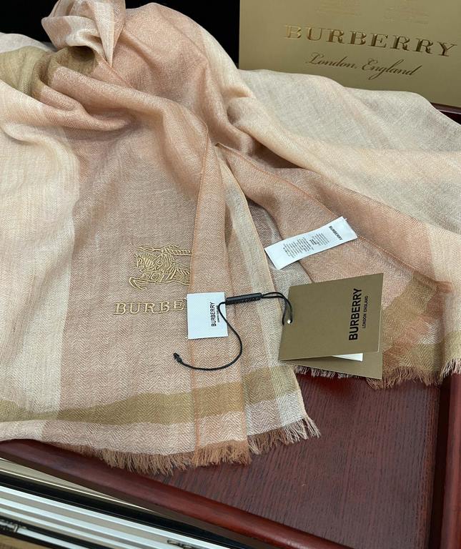 New Burberry   heavy recommended   too beautiful   hot N years of plaid, everyone likes   when the hipsters have several Ba family scarves in the closet,   change a scarf is enough to make you have a refreshing feeling. 