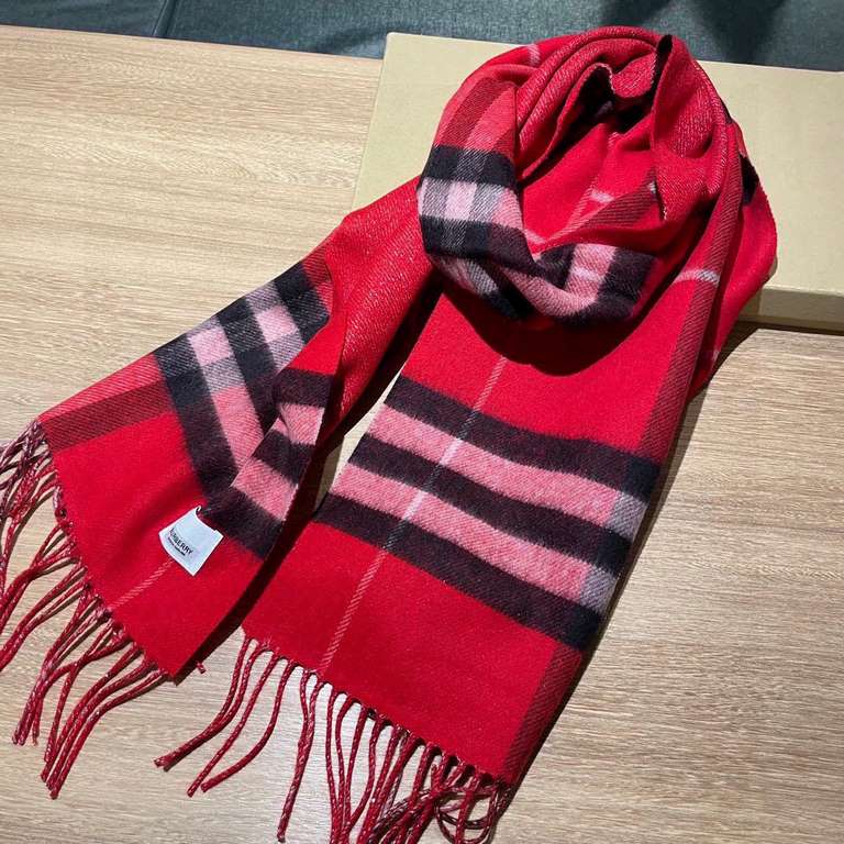 Couple models Burberry new models     Super quality and versatile models,   Absolutely good quality to the burst of value   latest export    men and women cashmere scarves. Feeling delicate degree is very good   key to t