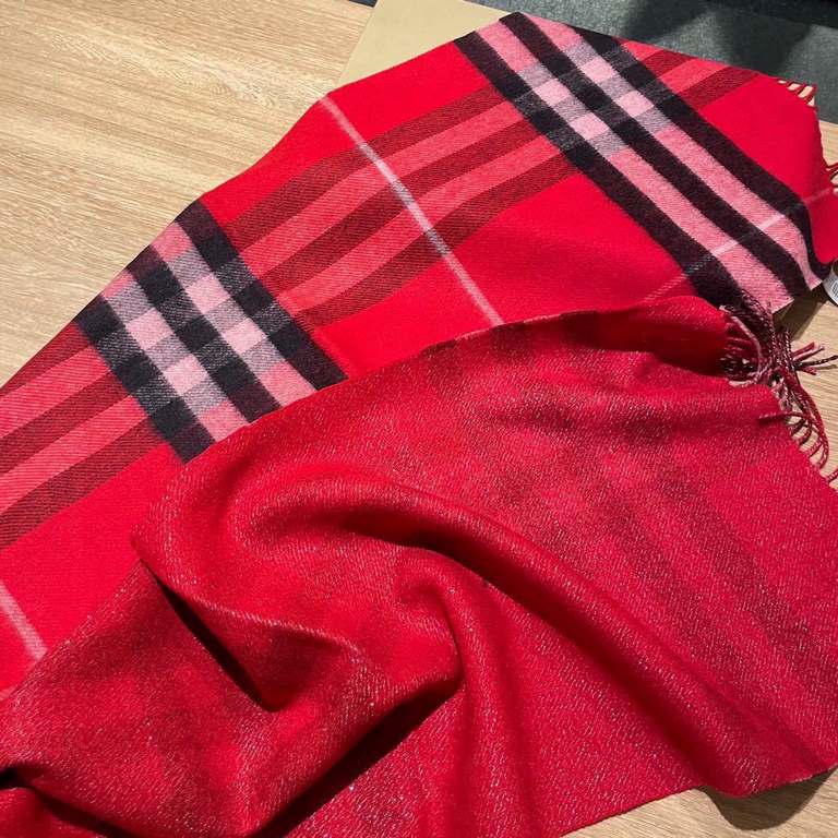 Couple models Burberry new models     Super quality and versatile models,   Absolutely good quality to the burst of value   latest export    men and women cashmere scarves. Feeling delicate degree is very good   key to t