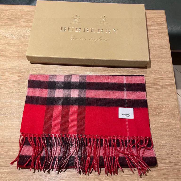 Couple models Burberry new models     Super quality and versatile models,   Absolutely good quality to the burst of value   latest export    men and women cashmere scarves. Feeling delicate degree is very good   key to t