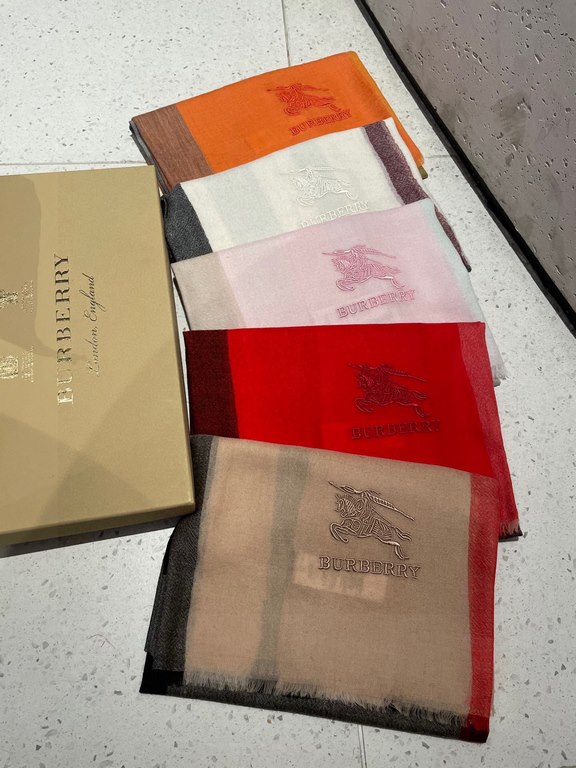 Burberry genuine series goods exclusively for flagship store vip      top Scotland imported cashmere   incomparable noble elegance intellectual style   simple atmospheric design   absolute Not fancy style Ring velvet pro