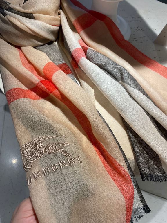 Burberry genuine series goods exclusively for flagship store vip      top Scotland imported cashmere   incomparable noble elegance intellectual style   simple atmospheric design   absolute Not fancy style Ring velvet pro