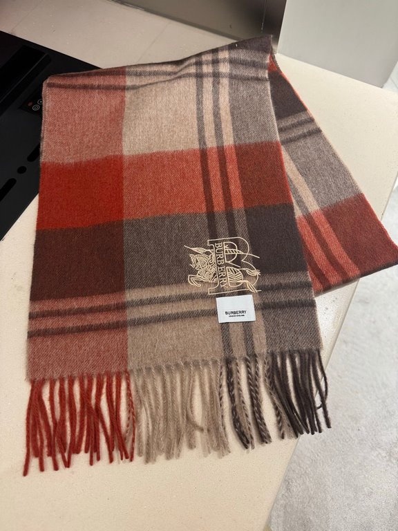 Barberry [Men's and Women's Scarves] Rage to keep for yourself, a rare high-end men's model! Family benefits! Burberry very positive men's scarf ~ fabric big love, very soft and delicate comfortable, light water ripple! 