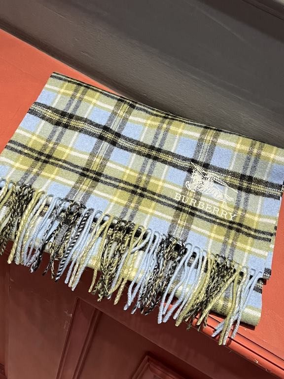 Burberry burberry counter grade classic cashmere plaid scarf! The true fragrance series must be recommended! Counter the latest quality, the current counter are replaced with pure handmade four corners sewing white label