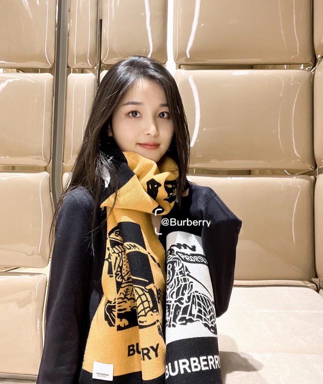 The latest Burberry   cattle full of TB series of limited models   double-sided jacquard scarf small shawl, men and women with the same models, low-key and not flashy, the real high-end boutique   production from the Sco