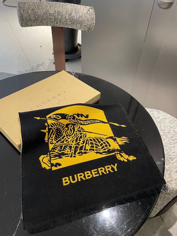 The latest Burberry   cattle full of TB series of limited models   double-sided jacquard scarf small shawl, men and women with the same models, low-key and not flashy, the real high-end boutique   production from the Sco