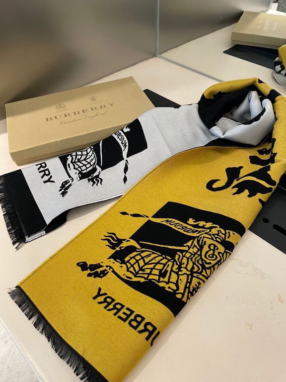 The latest Burberry   cattle full of TB series of limited models   double-sided jacquard scarf small shawl, men and women with the same models, low-key and not flashy, the real high-end boutique   production from the Sco