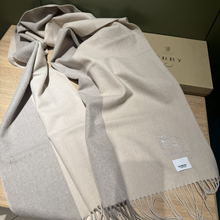 Barberry [Men's and Women's Scarves] Rage to keep for yourself, a rare high-end men's model! Family benefits! Burberry very positive men's scarf ~ fabric big love, very soft and delicate comfortable, light water ripple! 