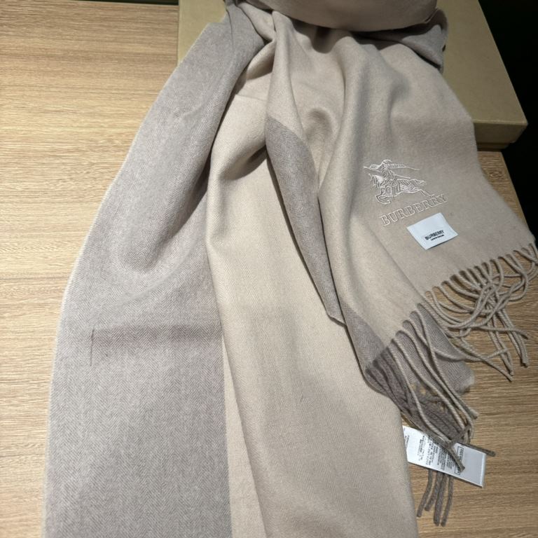 Barberry [Men's and Women's Scarves] Rage to keep for yourself, a rare high-end men's model! Family benefits! Burberry very positive men's scarf ~ fabric big love, very soft and delicate comfortable, light water ripple! 