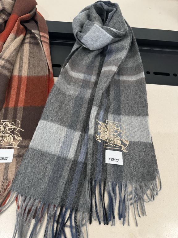 Barberry [Men's and Women's Scarves] Rage to keep for yourself, a rare high-end men's model! Family benefits! Burberry very positive men's scarf ~ fabric big love, very soft and delicate comfortable, light water ripple! 