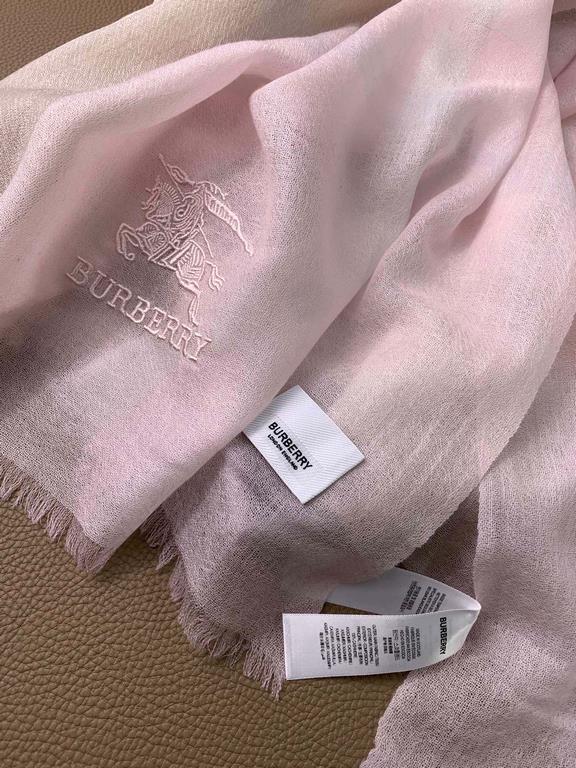 Burberry.[Aqua cashmere four side whiskers 300 count ultra-thin cashmere large plaid] royal big B counter goods! Super beautiful and super thin four side whiskers boutique! Come to take you to see the counter when the ex