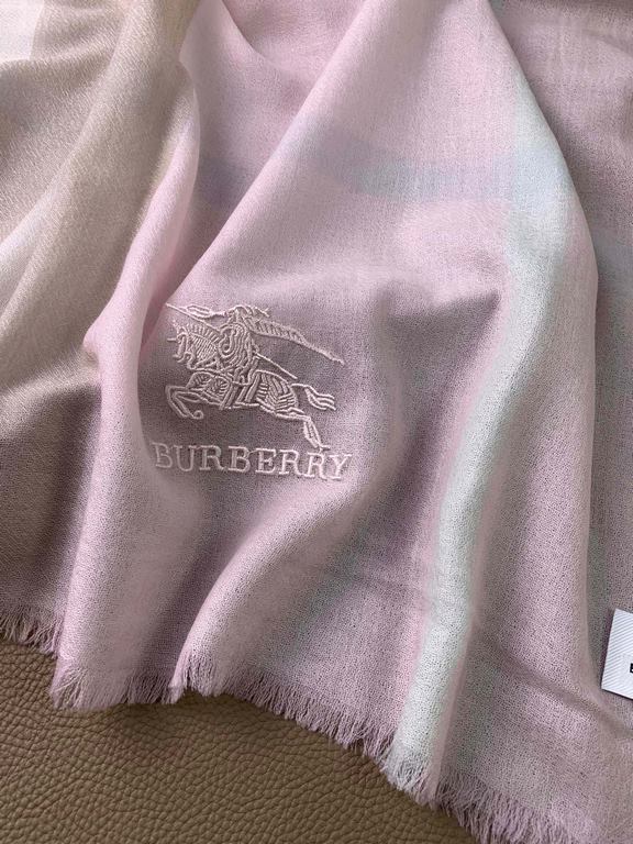 Burberry.[Aqua cashmere four side whiskers 300 count ultra-thin cashmere large plaid] royal big B counter goods! Super beautiful and super thin four side whiskers boutique! Come to take you to see the counter when the ex