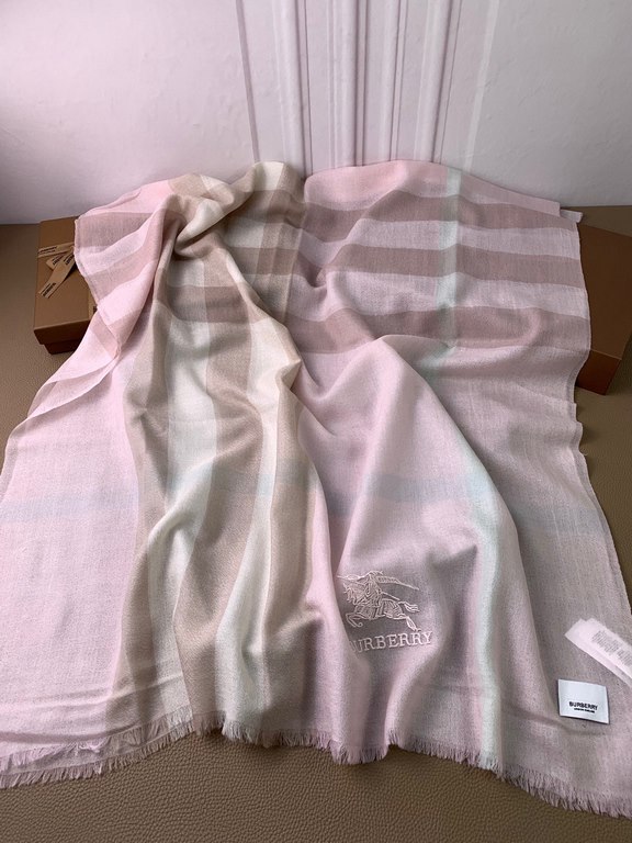 Burberry.[Aqua cashmere four side whiskers 300 count ultra-thin cashmere large plaid] royal big B counter goods! Super beautiful and super thin four side whiskers boutique! Come to take you to see the counter when the ex