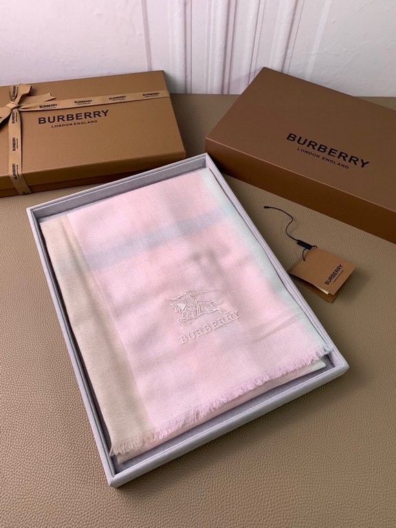 Burberry.[Aqua cashmere four side whiskers 300 count ultra-thin cashmere large plaid] royal big B counter goods! Super beautiful and super thin four side whiskers boutique! Come to take you to see the counter when the ex