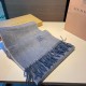 Burberry Couple's Double Sided Cashmere Scarf! Made of fine cashmere from the Mongolian plateau! The feel of the hand is full of fine fluff! The price is 100% affordable! The exquisite embroidery craft! Gift to keep thei