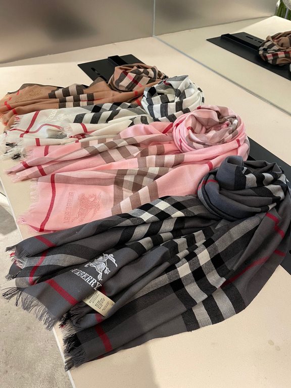 Classic and versatile   A must have fashion item for every women's closet! Warm!         Plaid wool scarf! Casual sporty style Decorative brand plaid jacquard Embellished with fine fringe tassel details 70200cm Rectangle