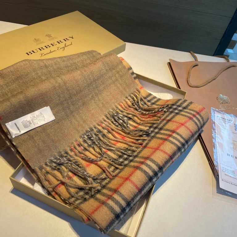 B Family. Double-sided cashmere scarf] BURBERRY! The latest hot scarf of the year! Top quality [high-end digital airbrush] 180  30cm, double-sided scarf available on both sides of a equal to two Oh ～ each side is very go