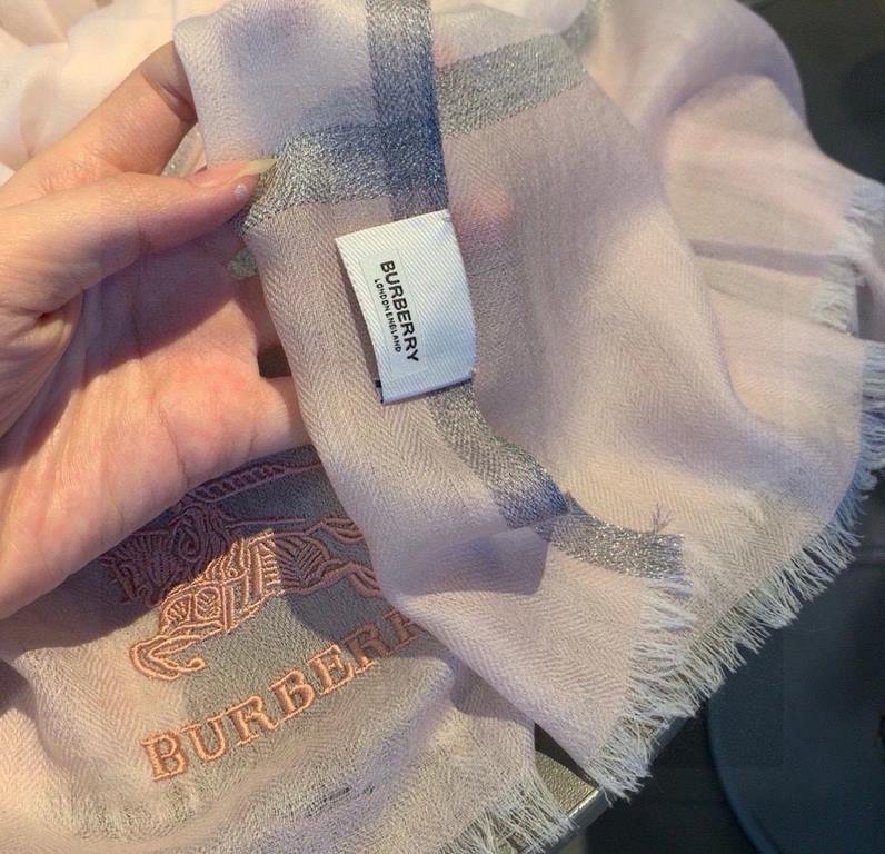 PriceBurberry's new work ~ beautiful and sparkling   is imported India's cashmere 300 count inlaid with imported gold and silver silk! The most suitable for fall and winter sparkling design   fabric thin and fine! The to