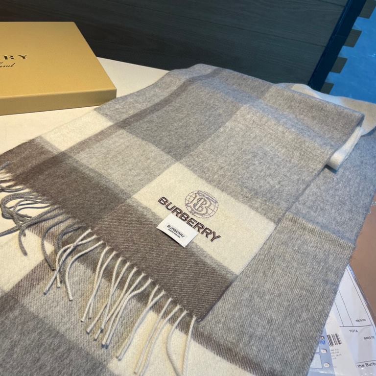 Burberry - Burberry Plaid Scarf   So good looking it's going crazy, so stylish and glamorous    Very svelte and stylish fallwinter piece! Really like it, very Classical men's design. Men's things less but fine  100% cash