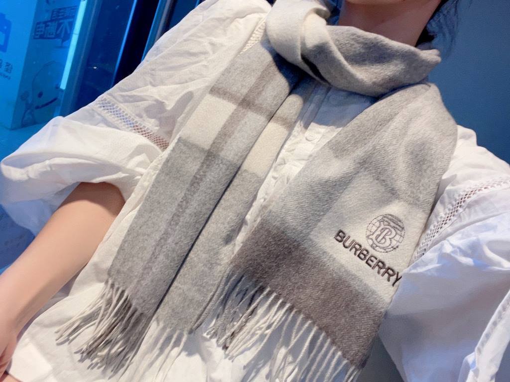 Burberry - Burberry Plaid Scarf   So good looking it's going crazy, so stylish and glamorous    Very svelte and stylish fallwinter piece! Really like it, very Classical men's design. Men's things less but fine  100% cash