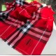 Heavyweight recommended   [top foreign single]   fire N years of the classic grid, when the trend of people have several Burberry scarves in the closet, a small scarf its role can not be underestimated, it is absolutely 