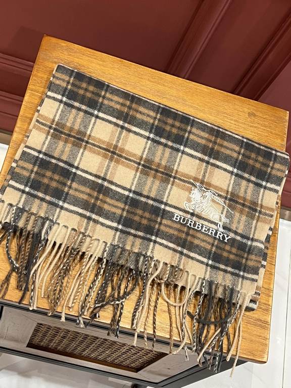 Burberry burberry counter grade classic cashmere plaid scarf! The true fragrance series must be recommended! Counter the latest quality, the current counter are replaced with pure handmade four corners sewing white label