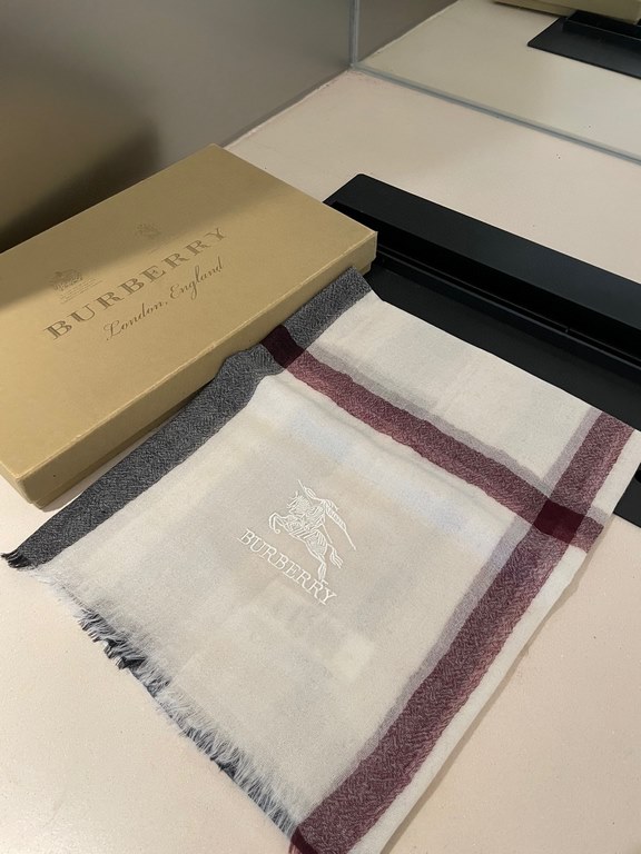 P Burberry genuine series goods exclusively for flagship store vip      top Scotland imported cashmere   incomparable noble elegance Intellectual style   concise atmospheric design   absolutely not Fancy style Ring velve