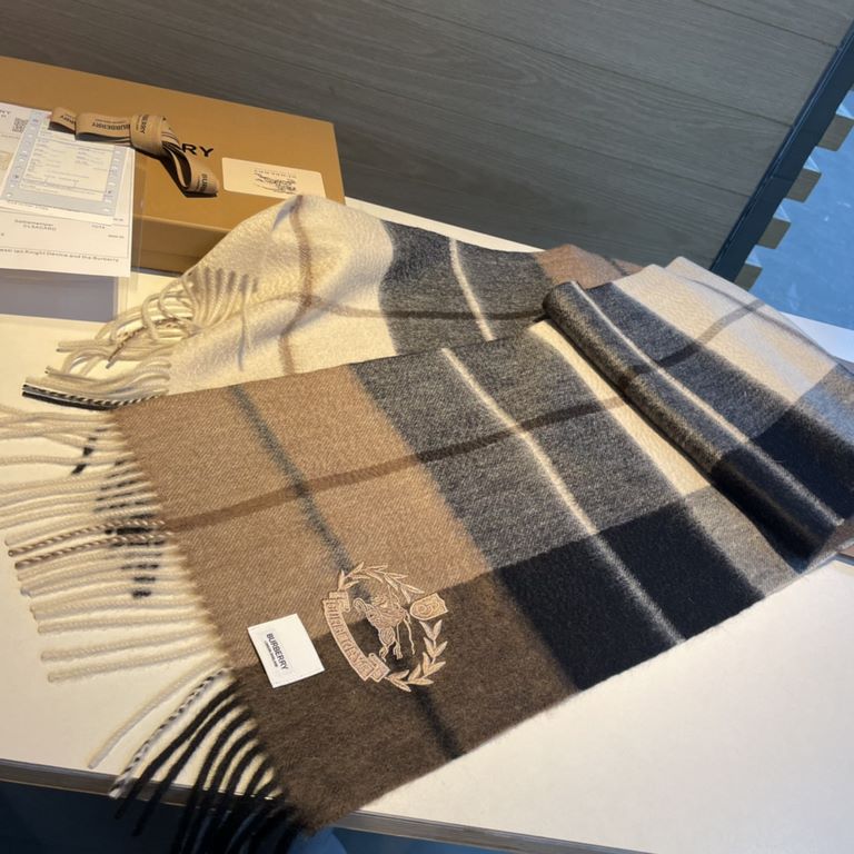 Burberry - Burberry's new heavyweight water ripple cashmere scarf   This year, our men's models are really high-end Level, heavyweight superb   proper family benefits   few and far between in the men's models, Burberry's