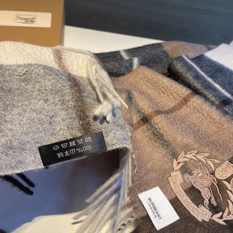 Burberry - Burberry's new heavyweight water ripple cashmere scarf   This year, our men's models are really high-end Level, heavyweight superb   proper family benefits   few and far between in the men's models, Burberry's