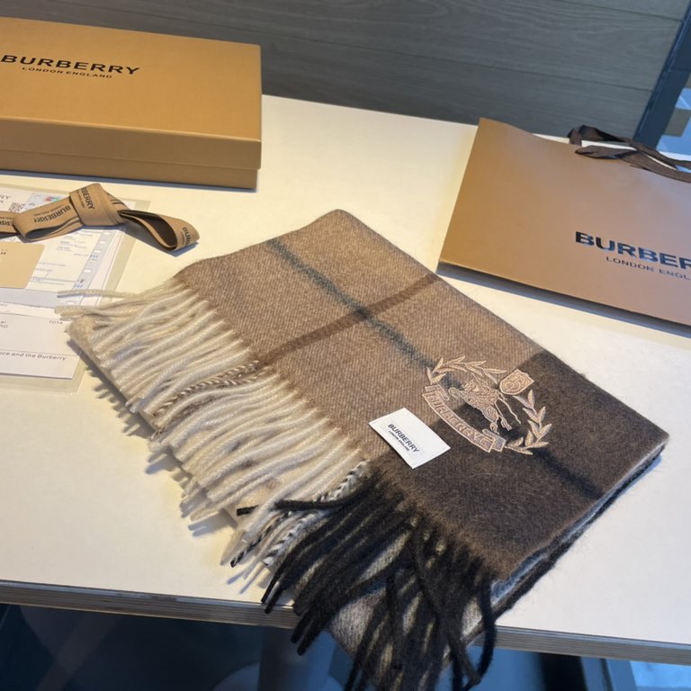 Burberry - Burberry's new heavyweight water ripple cashmere scarf   This year, our men's models are really high-end Level, heavyweight superb   proper family benefits   few and far between in the men's models, Burberry's