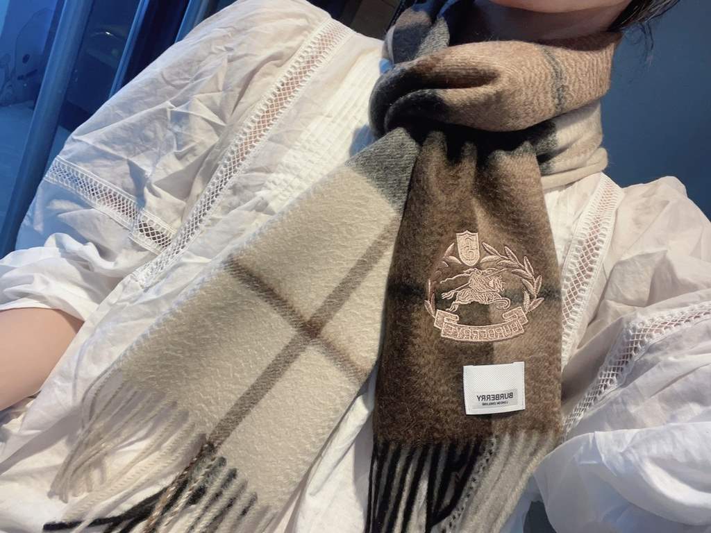 Burberry - Burberry's new heavyweight water ripple cashmere scarf   This year, our men's models are really high-end Level, heavyweight superb   proper family benefits   few and far between in the men's models, Burberry's