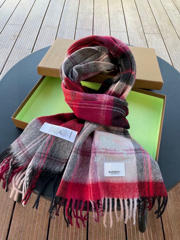 Burberry Bur unisex cashmere plaid looks crazy good, so stylish and glamorous!!!! Very svelte and stylish fallwinter piece! Really love it, very Classical k style design. 100% cashmere, feel really absolute! Forward and 