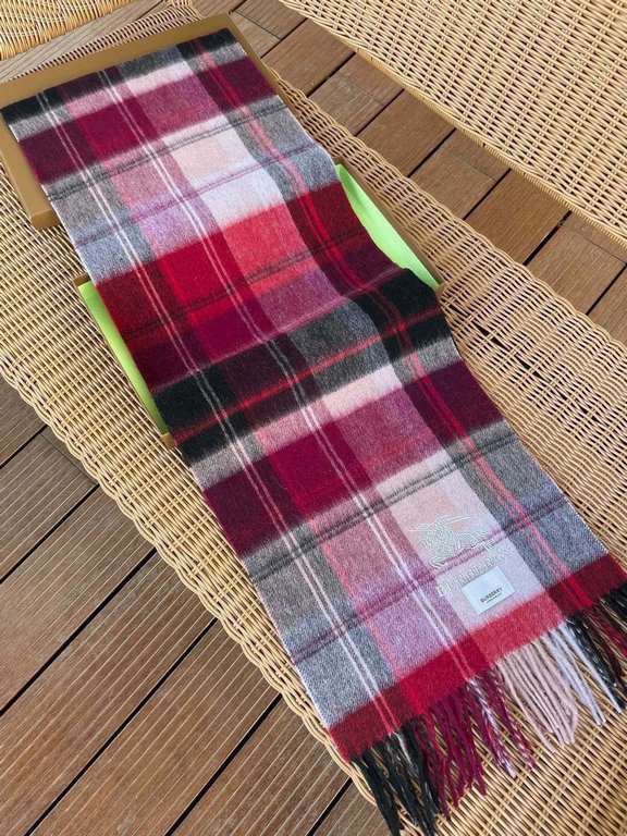 Burberry Bur unisex cashmere plaid looks crazy good, so stylish and glamorous!!!! Very svelte and stylish fallwinter piece! Really love it, very Classical k style design. 100% cashmere, feel really absolute! Forward and 