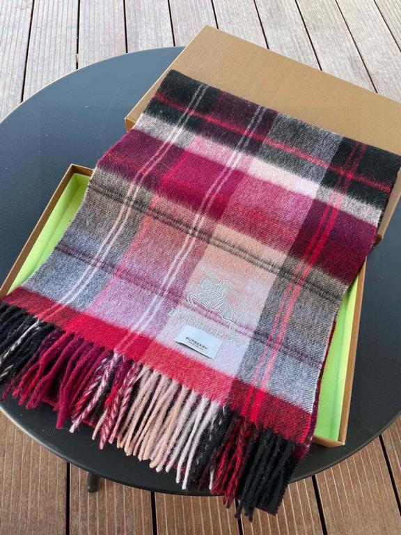 Burberry Bur unisex cashmere plaid looks crazy good, so stylish and glamorous!!!! Very svelte and stylish fallwinter piece! Really love it, very Classical k style design. 100% cashmere, feel really absolute! Forward and 