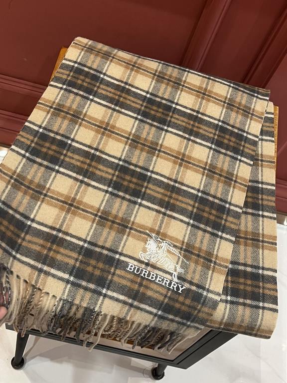 Burberry burberry counter grade classic cashmere plaid scarf! The true fragrance series must be recommended! Counter the latest quality, the current counter are replaced with pure handmade four corners sewing white label