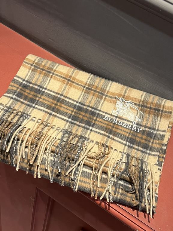 Burberry burberry counter grade classic cashmere plaid scarf! The true fragrance series must be recommended! Counter the latest quality, the current counter are replaced with pure handmade four corners sewing white label