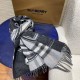 Limited edition B family crest double-sided printed scarf   classic plaid for the bottom, highlighting the temperament   This is a limited edition, sold  , men and women's universal models, must must must must collect! T