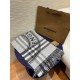 Limited edition B family crest double-sided printed scarf   classic plaid for the bottom, highlighting the temperament   This is a limited edition, sold  , men and women's universal models, must must must must collect! T