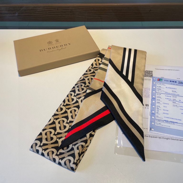 P Burberry Burberry silk twill narrow version of the scarf, decorated with the brand's exclusive logo presented in the digital printing process, Vintage plaid and iconic stripes,   domestic official website is also on th